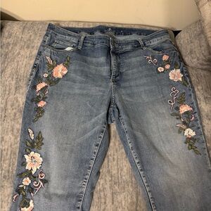 St. John's Bay Blue Capri Jeans with Floral Embroidery